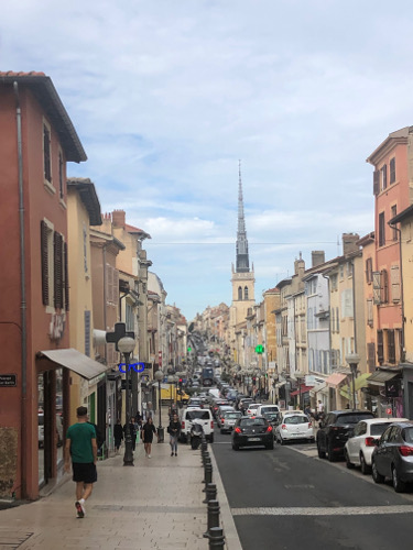 Investir et défiscaliser dans un programme immobilier neuf éligible au dispositif loi PINEL ou loi PINEL PLUS proche de la rue Nationale à Villefranche-sur-Saône, au Nord de Lyon, dans le département du Rhône