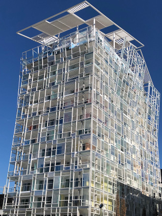 Investir et défiscaliser dans l'immobilier neuf avec le dispositif Logement Locatif Intermédiaire LLI dans la tour Ycone conçue par Jean Nouvel, à la Confluence à Lyon 2ème, dans le département du Rhône